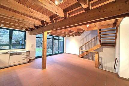 Haus zum Mieten in Frankfurt 2.400,00 € 200 m²