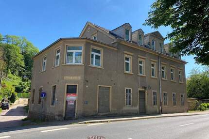 ** VERHANDLUNGSBASIS ** Historisches Mehrfamilienhaus nebst reichlich Nebengelass zum vollständigen Sanieren! - Meißen