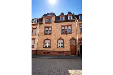 Haus zum Kaufen in Neustadt an der Weinstraße 380.000,00 € 234 m²