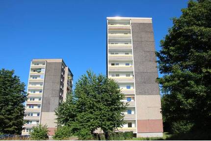 Renovierte 3 Raum Wohnung mit großzügigem Balkon und Aufzug in Gera Lusan