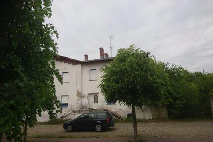 Ich verkaufe ein renovierungsbedürftiges Haus mit Werkstatthalle - Klötze