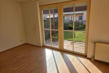 1 Zimmer Wohnung mit Terrasse - 490,00&nbsp;EUR Kaltmiete, ca.&nbsp; 30,00&nbsp;m&sup2; in Mittenwalde (PLZ: 15749)