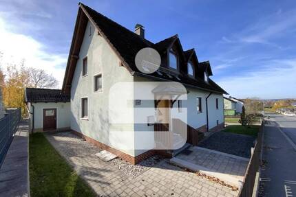 Großzügiges Wohnhaus mit zwei Wohneinheiten -Eigennutzung oder Vermietung, beides ist möglich- - Oberviechtach