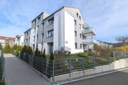 Moderne 4-Zimmer-Eigentumswohnung in Stadtrandlage mit Pkw-Stellplatz - Böblingen