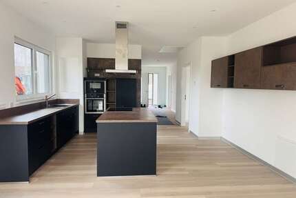 Haus zum Mieten in Taucha 2.100,00 € 135 m²