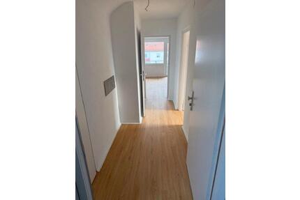 2-Zimmer-Dachgeschosswohnung mit Balkon zu verkaufen - Täferrot
