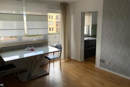 Möblierte, Moderne 1,5 Zimmer Wohnung mit Tiefgarage - Gerlingen