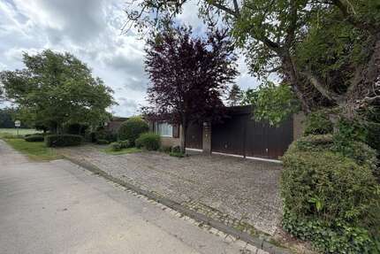 Grundstück zu verkaufen in Meerbusch Strümp 1.285.000,00 € 1556 m² - Meerbusch / Strümp