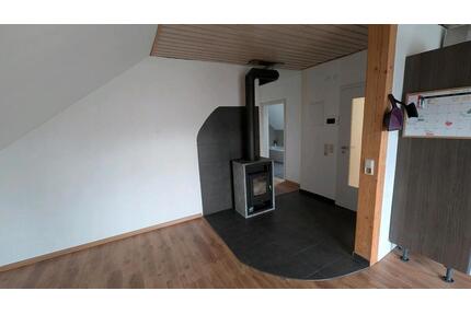 4-Zimmer-DG-Wohnung Modern mit Holzofen & PV Strom - Rosenthal