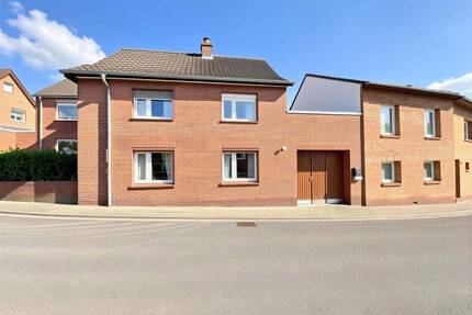 Kerpen-Blatzheim: Charmantes Haus mit 686 m² Sonnengrundstück & Garage