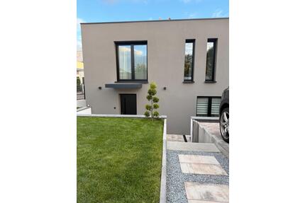 Zweifamilienhaus - 920.000,00&nbsp;EUR Kaufpreis, ca.&nbsp; 181,00&nbsp;m&sup2; in Ingolstadt (PLZ: 85055) Nordost