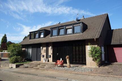 FREISTEHEND EXKLUSIV 1-2 FAM.-HS., 3 GARAGEN, 7 ZI.237 QM WFL., MARMOR, KAMIN, SAUNA IN KNITTKUHL - Düsseldorf Hubbelrath