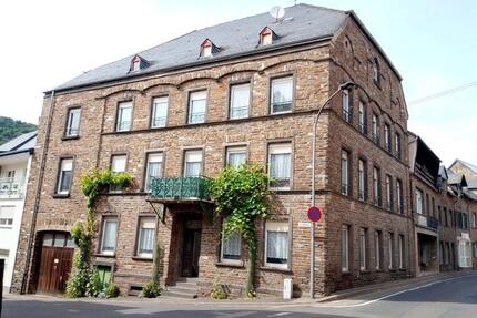 Sehr großes Einfamilienhaus - 290.000,00&nbsp;EUR Kaufpreis, ca.&nbsp; 305,00&nbsp;m&sup2; in Treis-Karden (PLZ: 56253)