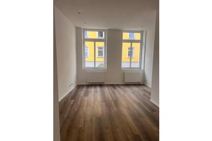 Tolle 3 Raum Wohnung - 600,00&nbsp;EUR Kaltmiete, ca.&nbsp; 79,00&nbsp;m&sup2; in Hohenstein-Ernstthal (PLZ: 09337)