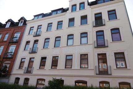 Altbau-Charme auf 3,5 Zimmern mit Stuck, Flügeltüren & Dielen-Fußboden - Kiel Gaarden-Ost