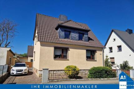 Freistehendes Einfamilienhaus in Querfurt mit Garten, Pool und Garage