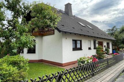 Freistehendes Zweifamilienhaus mit Doppelgarage in KS-Oberzwehren - Kassel Nordshausen