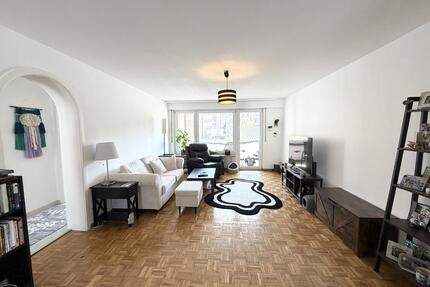 Beliebte Lage Stuttgart-West: Charmante 3,5-Zimmer-Wohnung mit Balkon & EBK