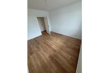 Helle 2-Zimmer-Wohnung mit Balkon im Herzen von Laatzen