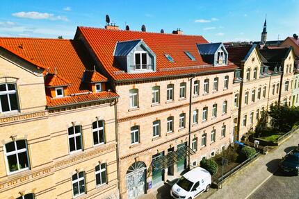 Großzügige 4-Zimmer-Dachgeschosswohnung, ca. 130m², mit Einbauküche, Blick über die Altstadt von Sangerhausen, 2 Tageslichtbädern (Wanne & Dusche), Garten und Stellplatz