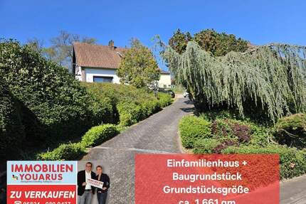 Separates Baugrundstück und freistehendes Einfamilienhaus mit Balkon, Garten, 2 Garagen, Keller in Ottweiler
