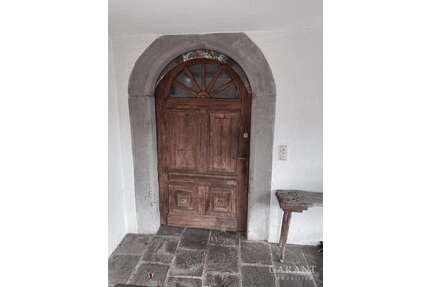 Haus zum Kaufen in Saaldorf-Surheim 1.295.000,00 € 490 m²