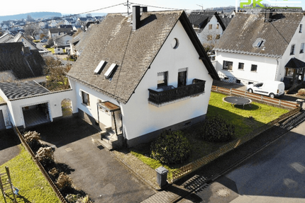 Haus zum Kaufen in Heiligenroth 197.000,00 € 125.86 m²