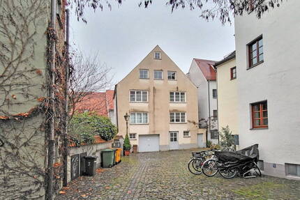 Charmantes Mehrfamilienhaus mit 3 Wohneinheiten in top Innenstadtlage - Augsburg