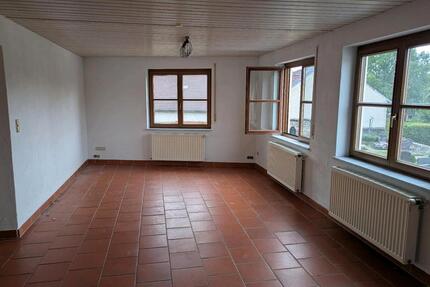 Helle 2 Zimmer Wohnung in Sickershausen - Kitzingen