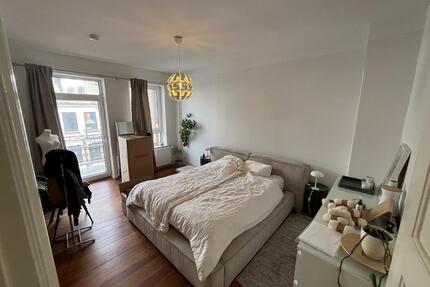 Altbaucharme, Energieeffizient, 2 Balkone, Helle Wohnung - Flensburg Altstadt