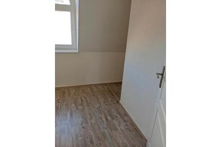 Aussergewöhnliche DG Wohnung in alter Villa. 140 Qm 5 Zimmer - Duisburg Mittelmeiderich