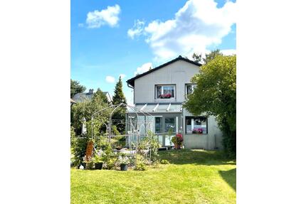 Freistehendes Einfamilienhaus mit Wintergarten in Kirchenlamitz