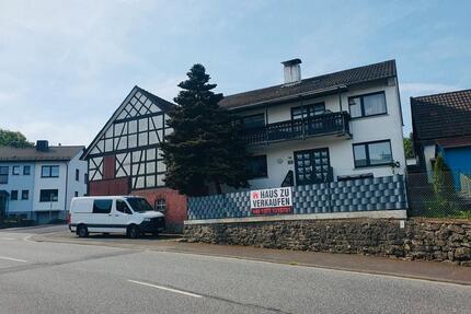 Ein- bis Zweifamilienhaus mit Werkstatt & 2 Garagen - Herbstein