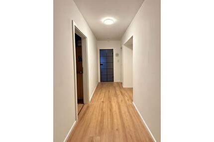 Helle sanierte 3-Zi.Wohnung + Garten + Carport - Frei ab 01.08.26 - Rödinghausen