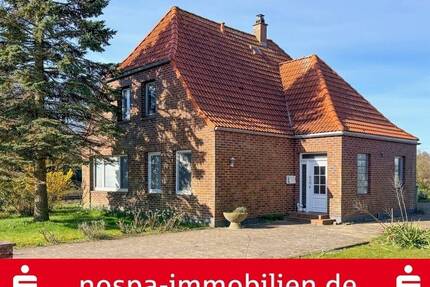 Vielseitiges Zuhause mit zwei Wohneinheiten, Garten & Garage - Garding