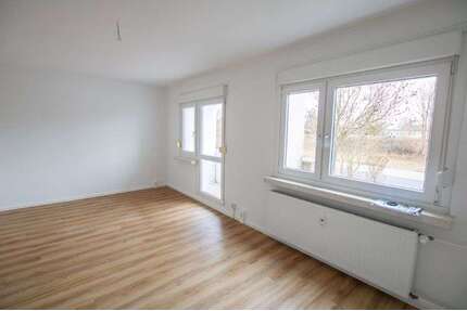 Wohnung zum Mieten in Halle (Saale) 323,00 € 64.47 m²