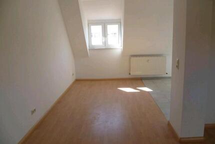 Schöne Dach Wohnung mit ca. 56qm auf Wunsch mit Parkplatz - Arnstadt