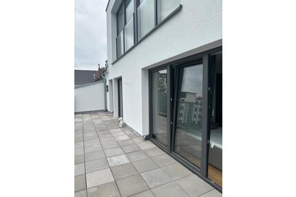 2 ZIMMER möblierte Wohnung mit Terrasse in DÜSSELDORF