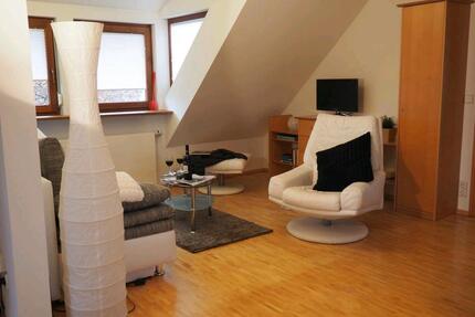 voll möblierte 2,5 Zimmer DG-Wohnung im Herzen von Erdmannhausen