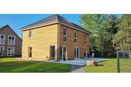 Haus zum Mieten in Borkwalde 2.390,00 € 198 m²