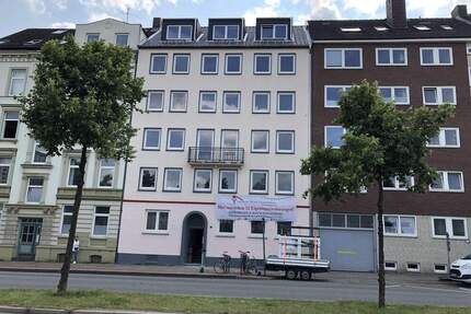 Kiel - Wilhelmplatz: Freie, fein modernisierte 3 Zimmer Eigentumswohnung mit 3 Balkonen im 2.0G