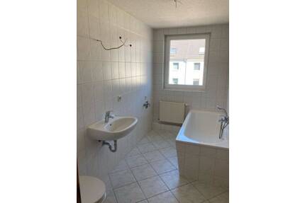 Geräumige 2 Zimmer Wohnung! - 416,00&nbsp;EUR Kaltmiete, ca.&nbsp; 62,90&nbsp;m&sup2;&nbsp;Wohnfl&auml;che in Dessau-Roßlau (PLZ: 06847) West
