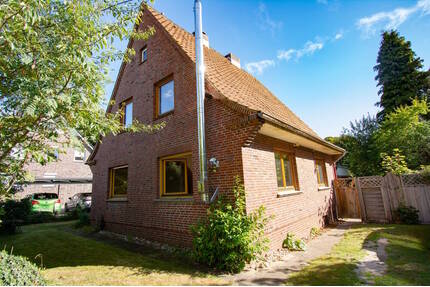 Familienfreundliches Haus mit Naturgarten, Dachterrasse und Entwicklungspotenzial - Burg (Dithmarschen)