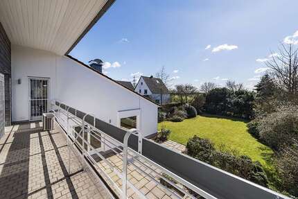 Haus zum Kaufen in Langenfeld 1.480.000,00 € 255 m²