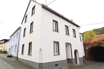 Charmantes, kernsaniertes Reihenendhaus mit Carport und Stellplatz - Bruttig-Fankel