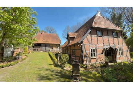 Fachwerkensemble: 2 Häuser & Nebengebäude auf 23.774qm - Balge