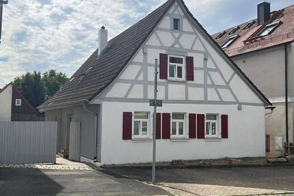 Denkmalgeschütztes Juwel - Stilvoll saniertes Bauernhaus mit historischem Charme in Eggolsheim