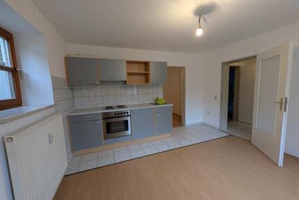 Gemütliche 1,5-Zi.-Souterrainwohnung mit EBK & Stellplatz - Attenkirchen