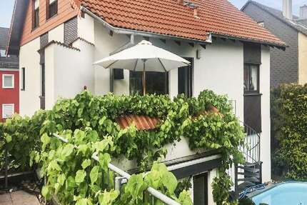 Haus zum Kaufen in Bonn-Holzlar 696.000,00 € 238 m²