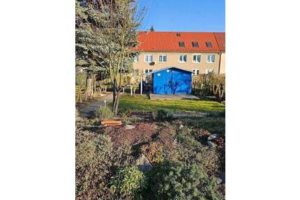 Reihenmittelhaus in Stadtrandlage! Drei vermietete Wohnungen + Ausbaureserve! - Anklam